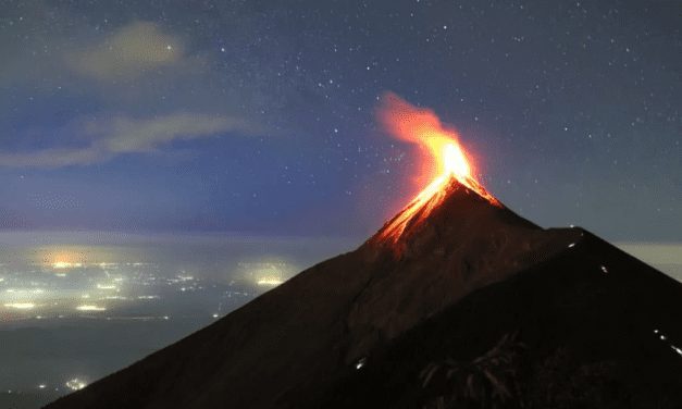 Vista del Volcán de Acatenango en Guatemala