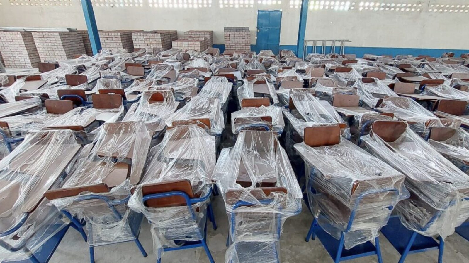 Mineduc lanzará licitación para 75 mil nuevos escritorios escolares