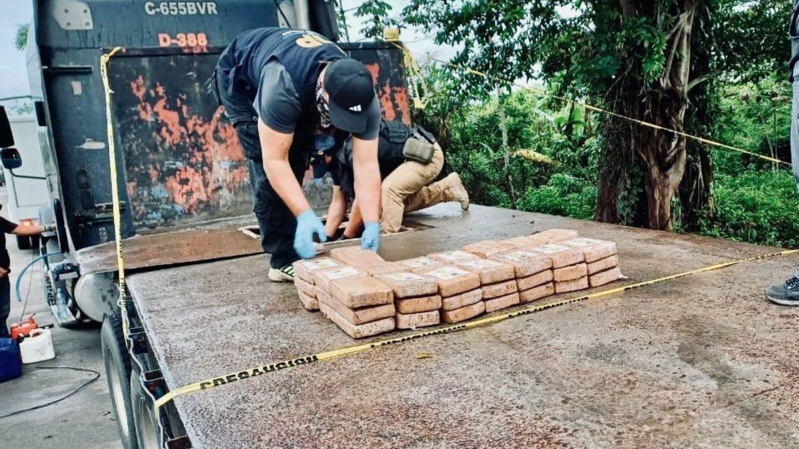 PNC incauta 150 kilos de cocaína en tráiler en Barberena