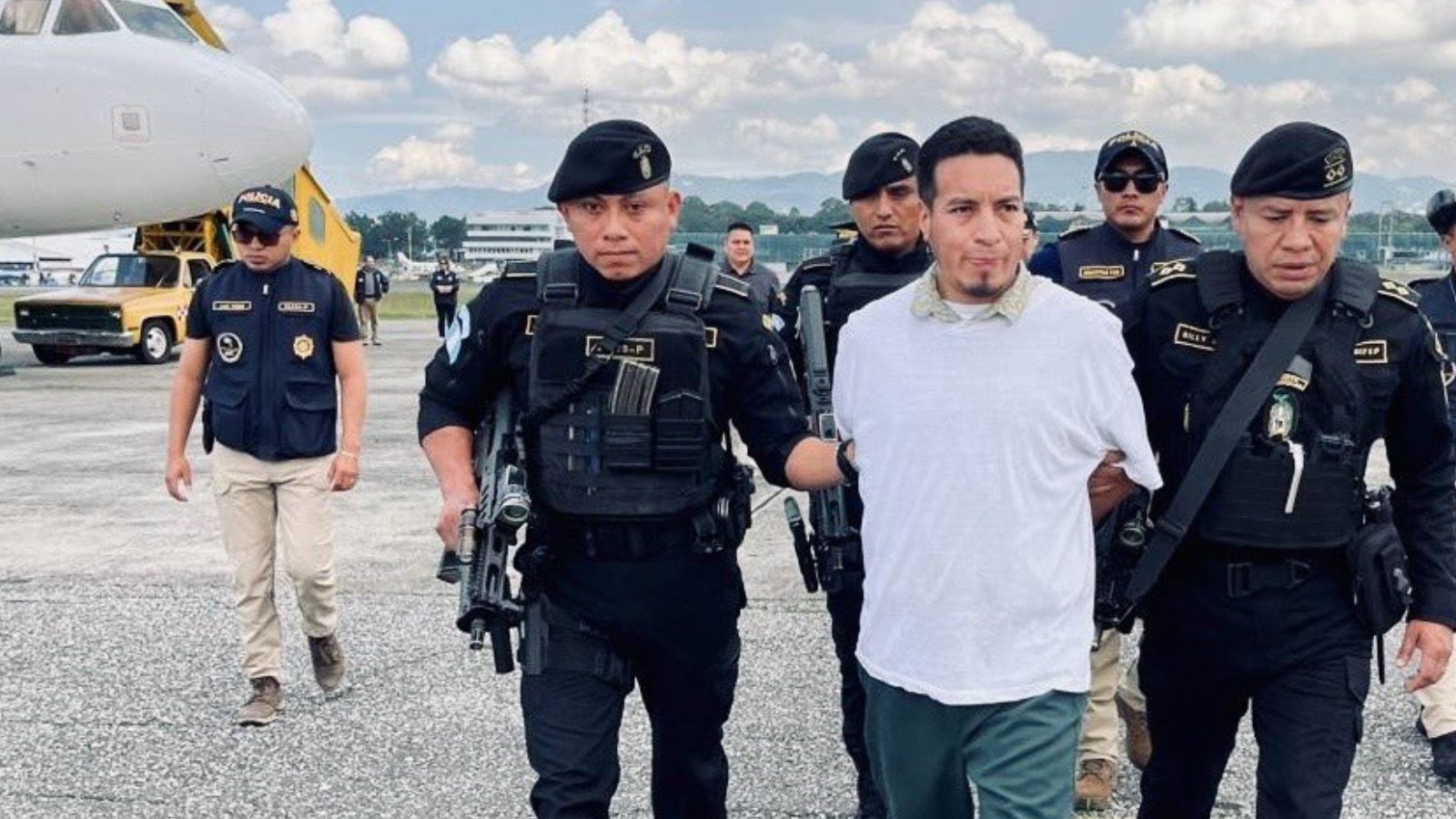 EE.UU. entrega a exsubinspector de la PNC acusado de homicidio