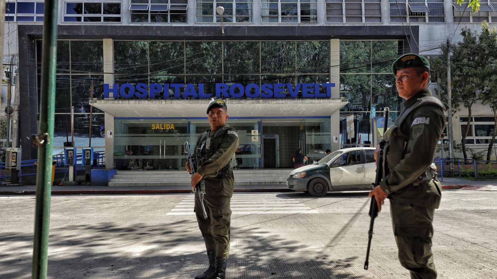 Fuerzas de seguridad refuerzan périmetro del Hospital Roosevelt tras amenazas