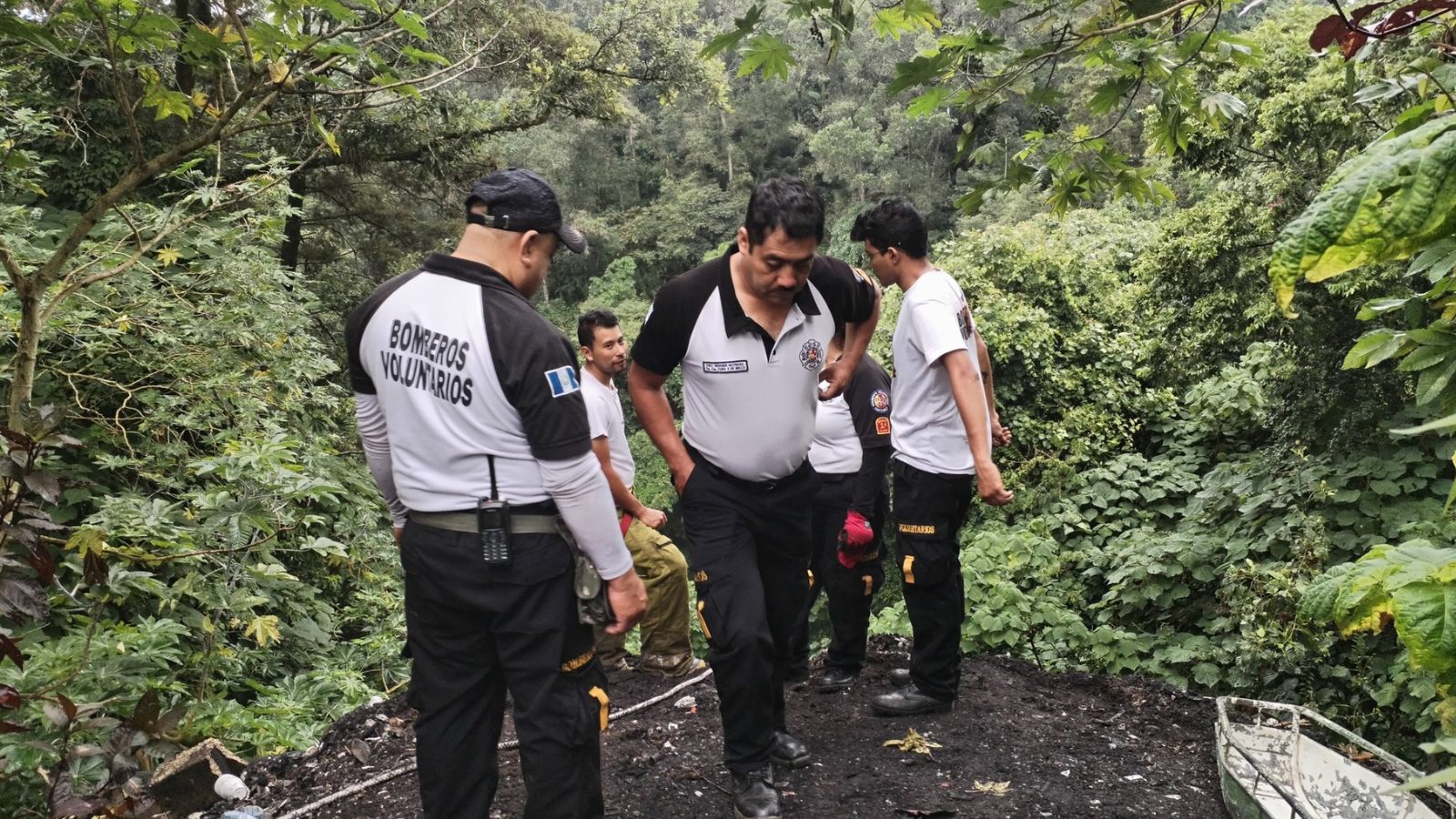 Hallan dos cuerpos en un basurero clandestino de zona 18