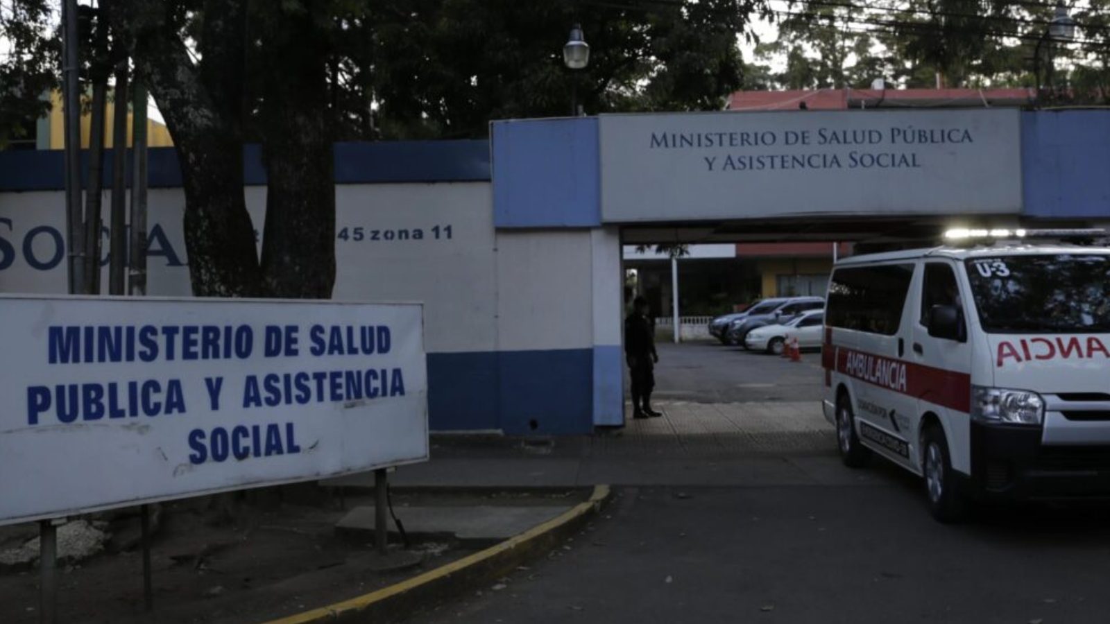 Ministerio de Salud enfrenta déficit de Q300 mil millones pero asegura abastecimiento en hospitales