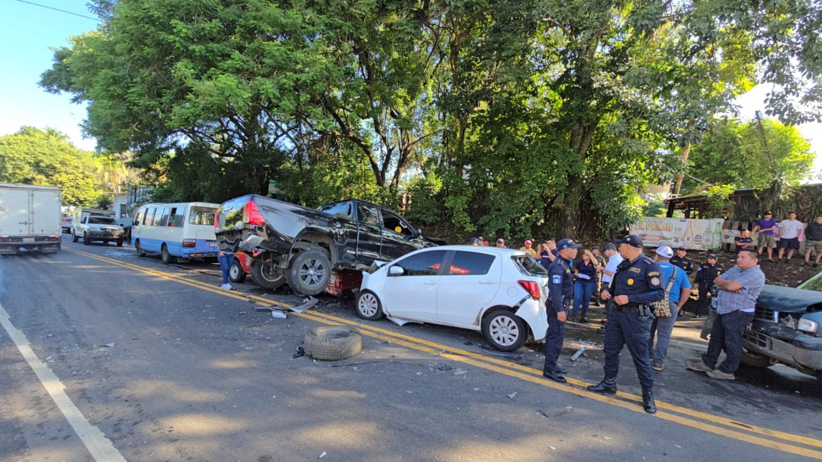 Tráiler sin frenos causa múltiple colisión en Suchitepéquez