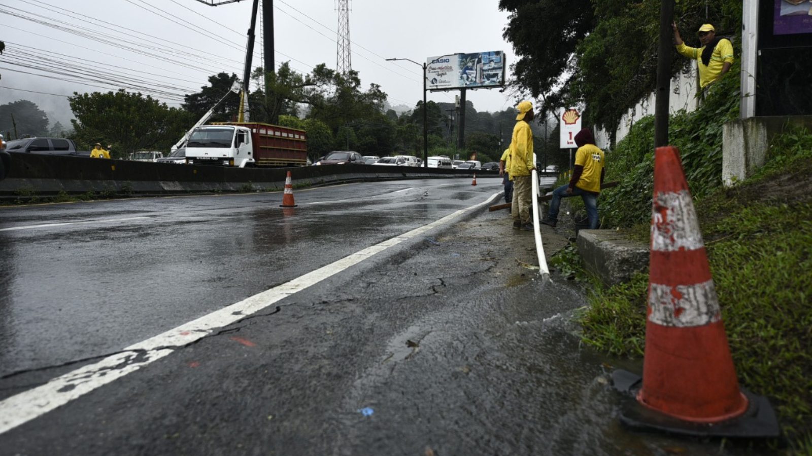 Accidente vehícular con seis automotores involucrados y 10 persona heridos (1)