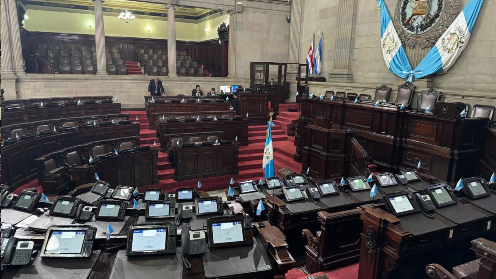 Congresistas buscan nuevos beneficios