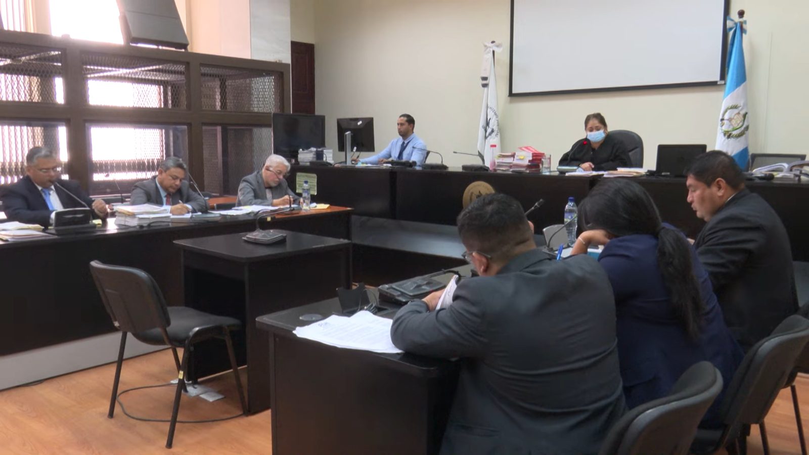 Luis Rabbé enfrentará proceso penal por plazas fantasma y queda en prisión preventiva