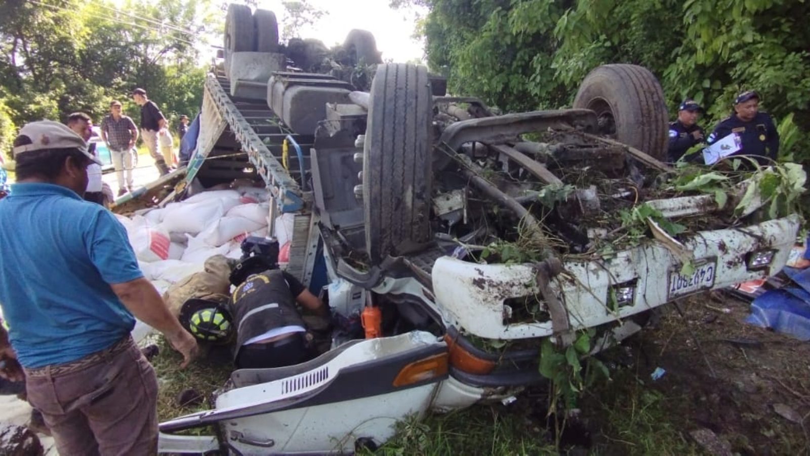 Más de 2,000 muertes al año en accidentes de tránsito en Guatemala un promedio de 6 víctimas diarias según el CIEN