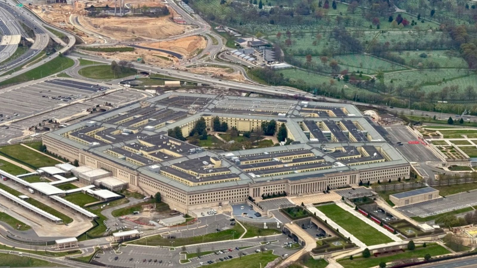 FBI y Pentágono investigan filtración de planes secretos de Israel desde el Departamento de Defensa de EE. UU.