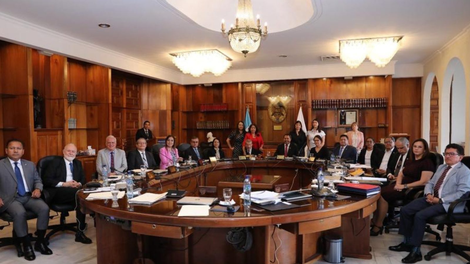 Tensión en la Corte Suprema Presidente cierra abruptamente sesión por desacuerdos internos