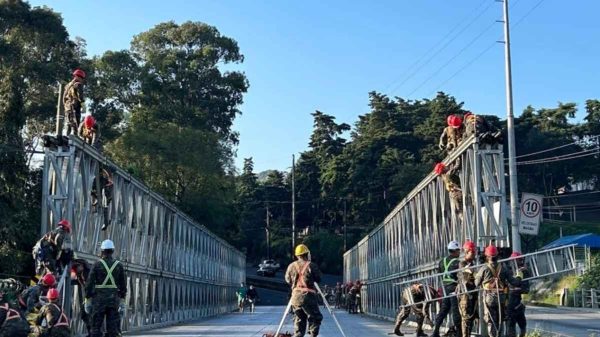 Desmantelan puente en Villa Nueva tres semanas de tráfico