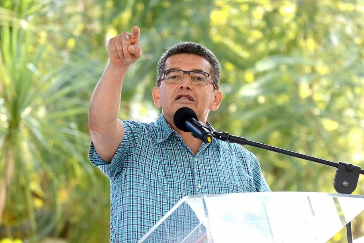 CC rechaza amparo de Joviel Acevedo por seguro médico escolar