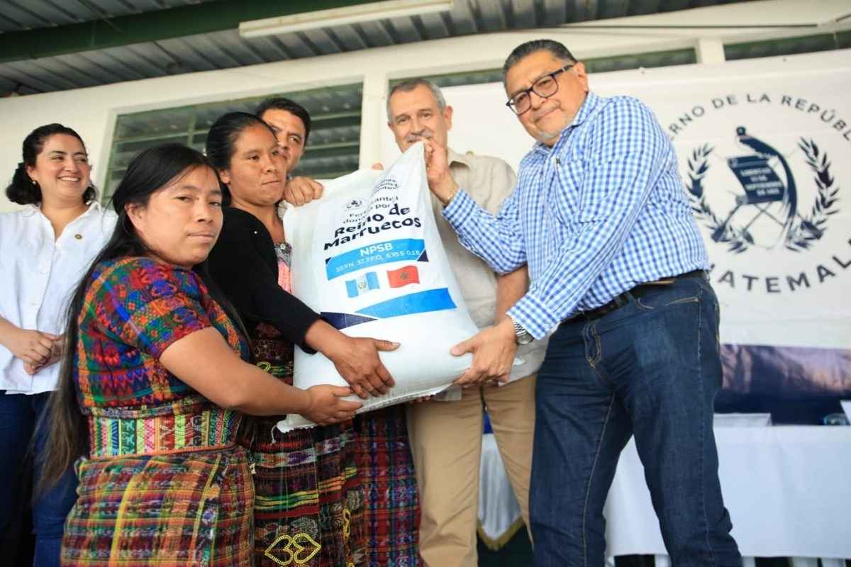MAGA invierte Q39.3 millones en abono orgánico para 159 municipios