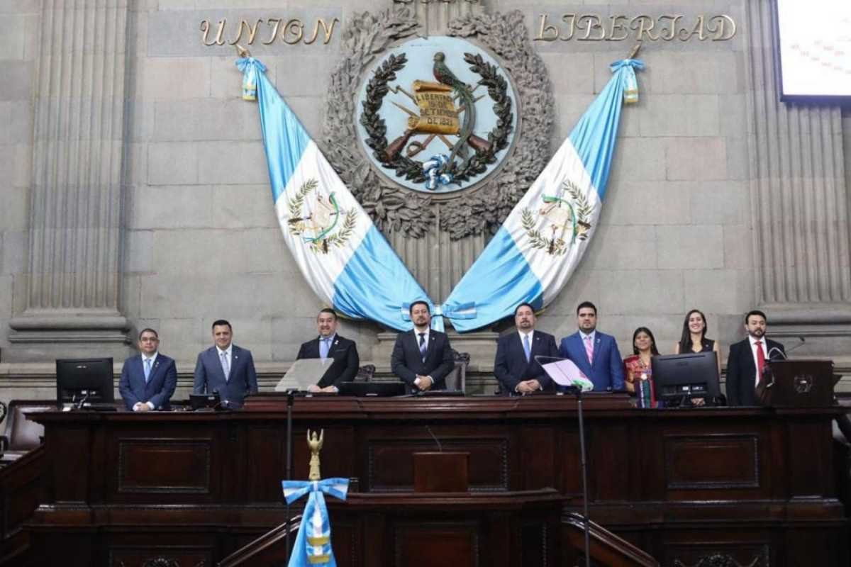 Nery Ramos inicia segundo mandato como presidente del Congreso