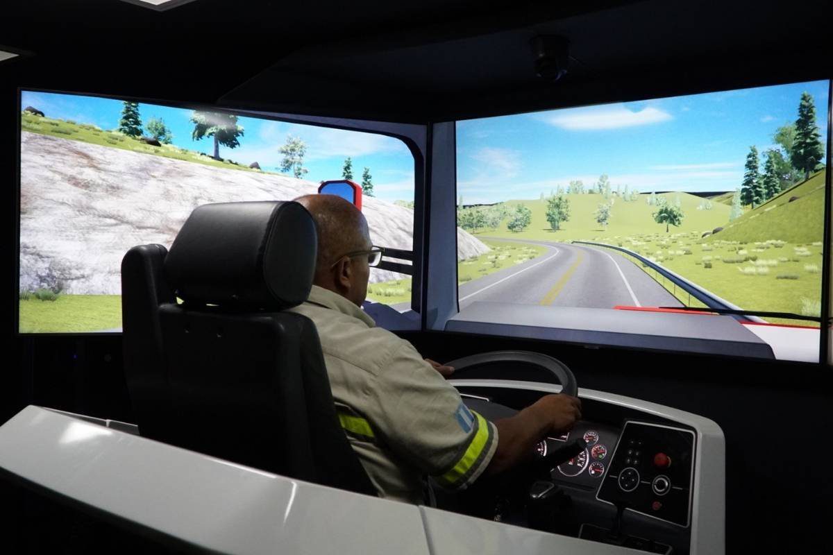 Pilotos de transporte pesado en Guatemala se certifican con simuladores de última generación