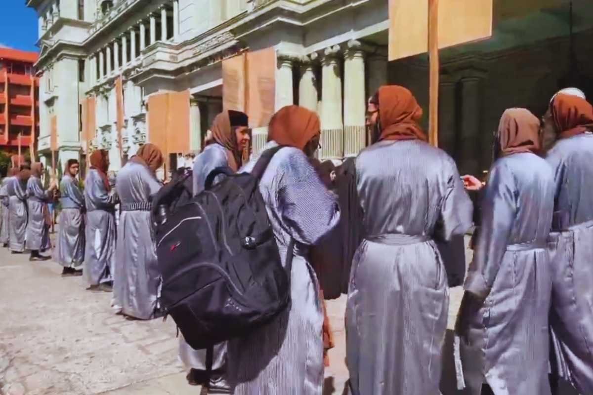 Protesta de Lev Tahor ante el Palacio Nacional por menores en albergues