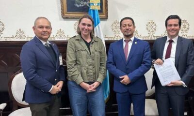 Asociación de Colegios Privados entrega 2,600 firmas al Congreso en protesta contra el IRTRA