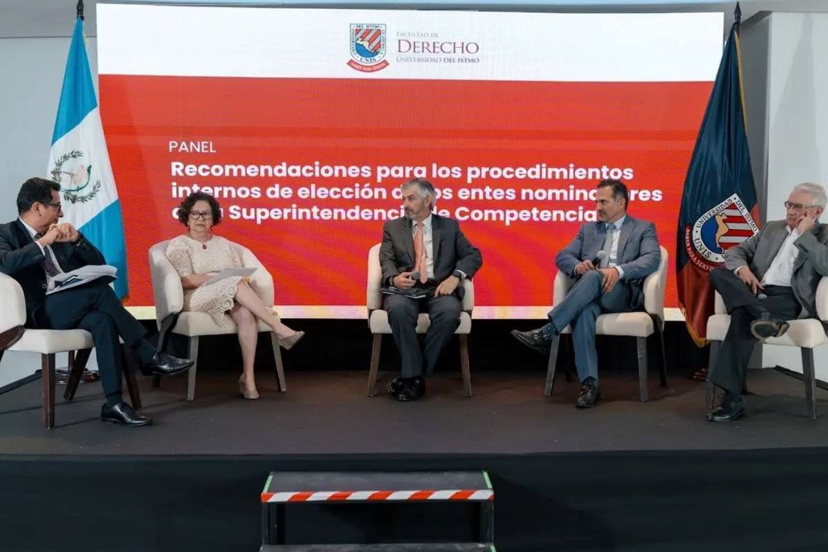 Universidad del Istmo organiza foro sobre selección transparente para la Superintendencia de Competencia