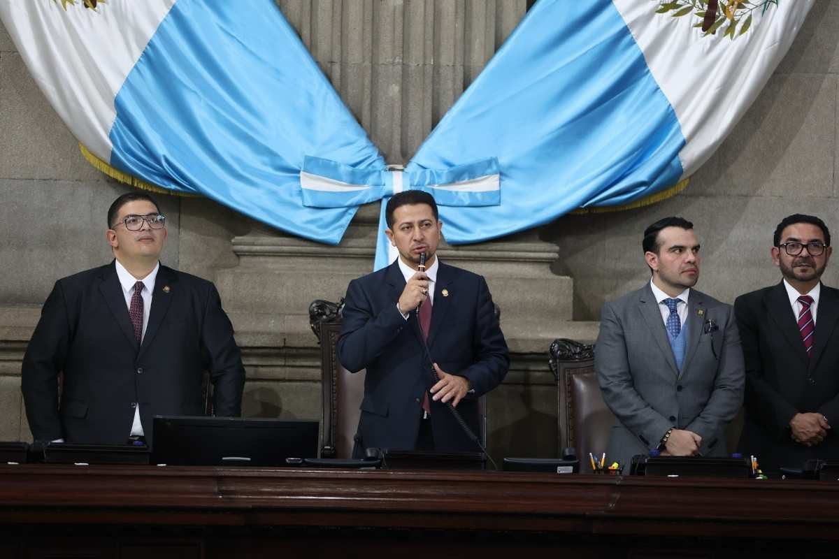 Diputados reciben nuevo sueldo con aumento tras sesión que incluyó golpes y enfrentamientos