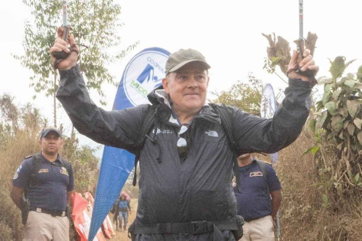 Jaime Viñals impone récord Guinness tras escalar 14 volcanes guatemaltecos en 15 días