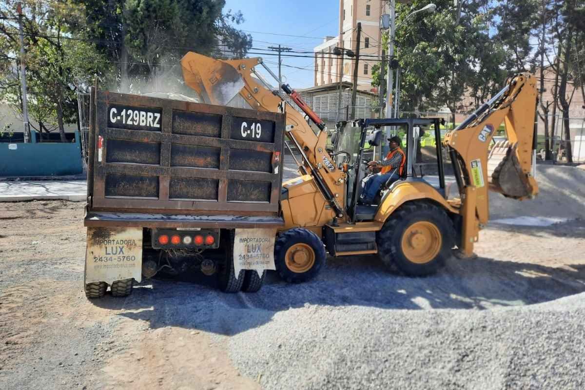 Suspenden obra de paso a desnivel en Petapa por incumplimientos y amenazas