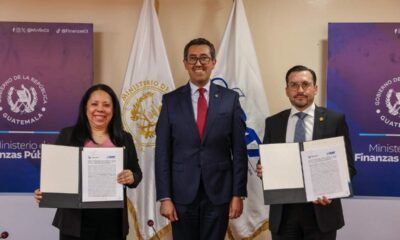 MINFIN y SAT firman convenio para la impresión de placas y documentos oficiales