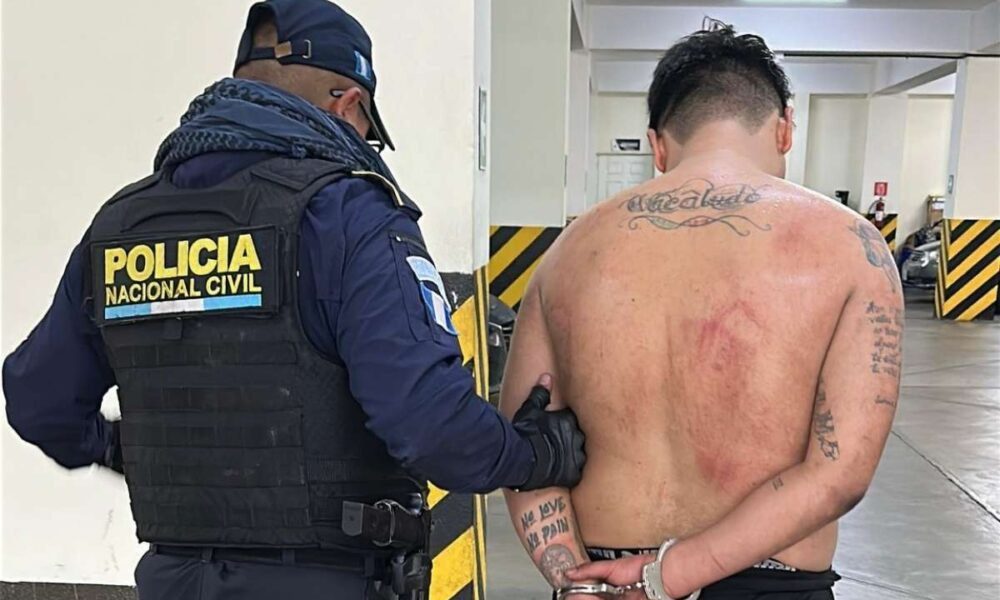PNC detalla Hombre armado se atrinchera en iglesia tras persecución en Bárcenas