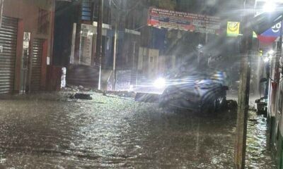 Lluvias arrastran vehículos y causan rescates en Quiché