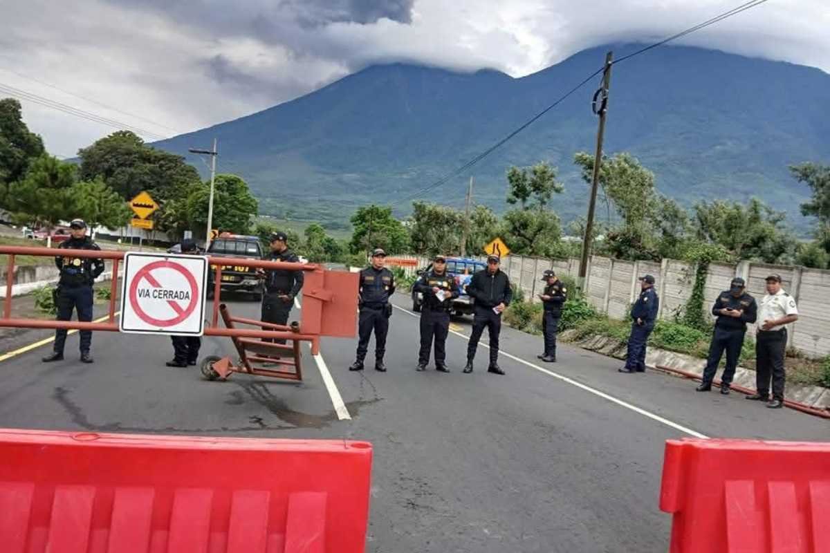 Volcán de Fuego activa alerta cierran Ruta Nacional RN-14