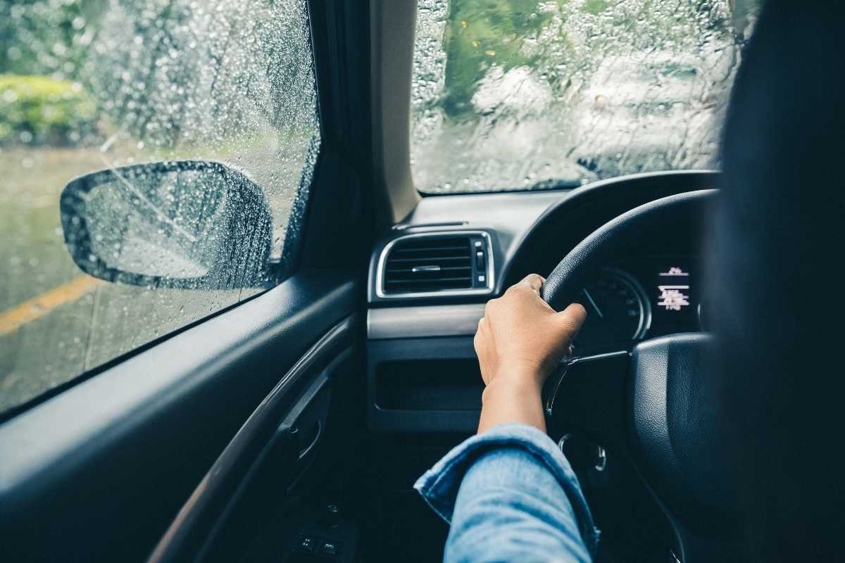 Conducir con prisa bajo la lluvia pone vidas en riesgo, advierte el IGSS