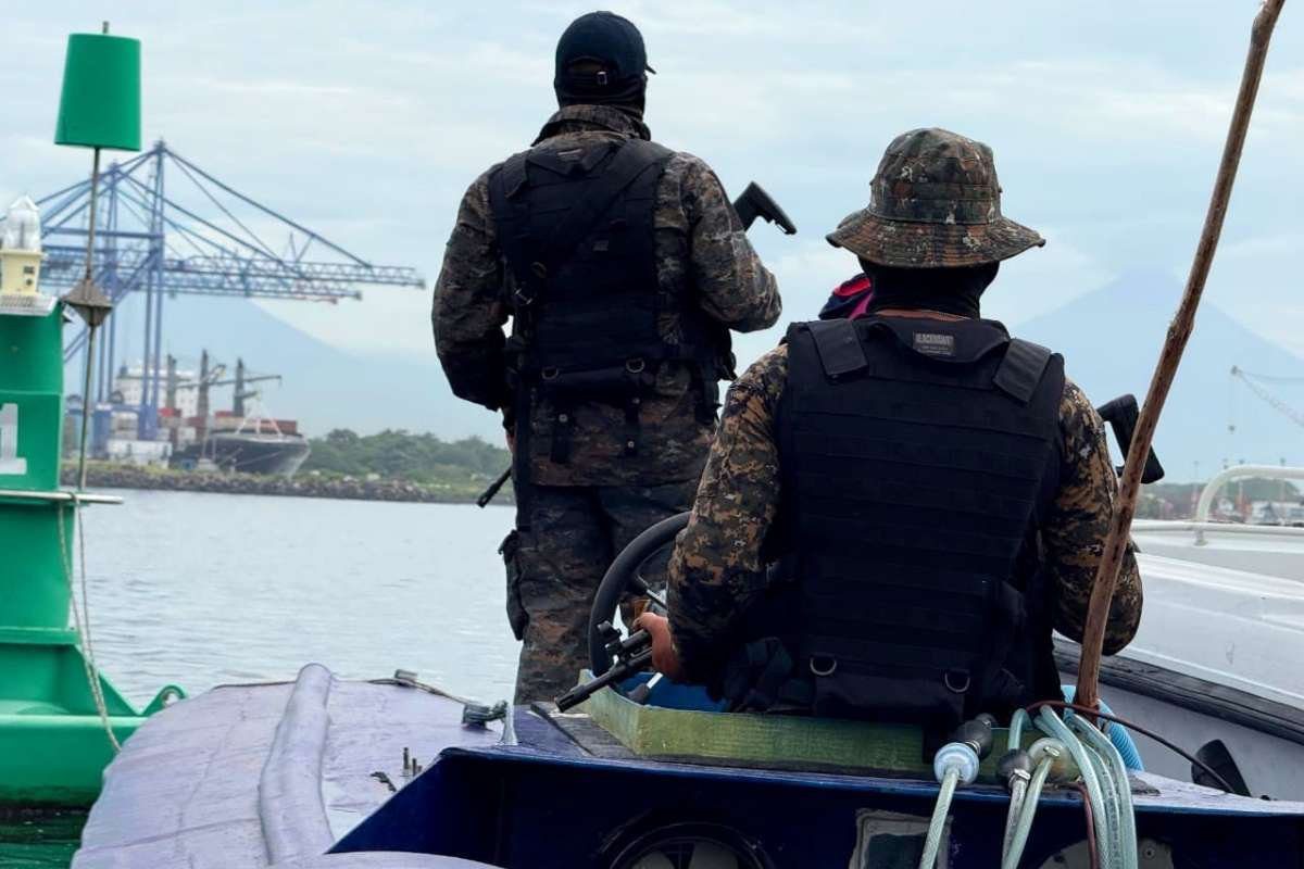 Ejército de Guatemala intercepta semisumergible en el Pacífico