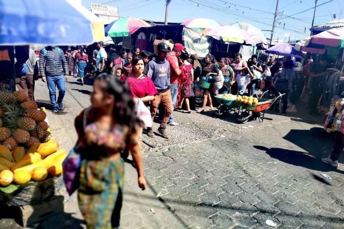 Guatemala lidera informalidad laboral en la región 8 de cada 10 trabajadores fuera del sistema formal