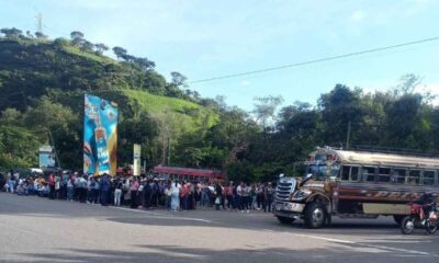Maestros paralizan vías por tercera vez