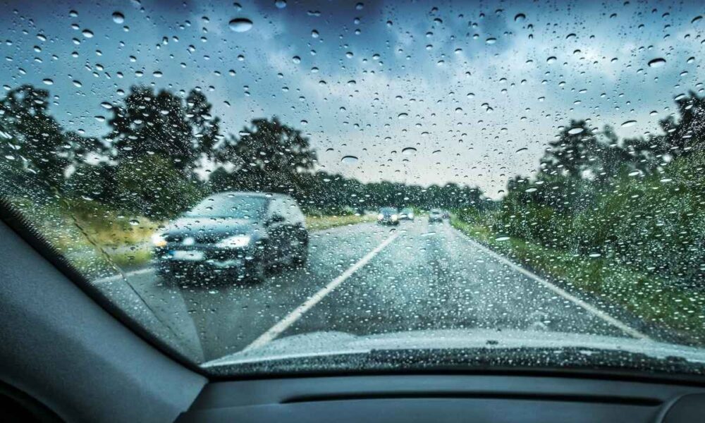 ¿Vas a salir en carro durante la época de lluvia El IGSS advierte esto antes de conducir