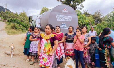 Fundación Castillo Córdova distribuye agua a familias afectadas por falta del servicio en Santa María de Jesús