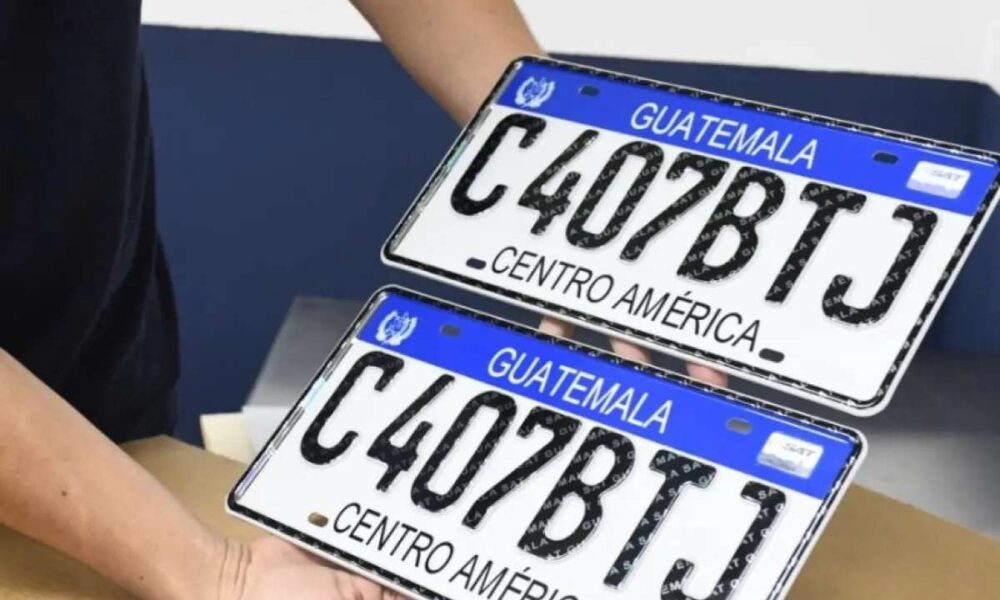 SAT anuncia reducción de costos de placas de circulación en Guatemala