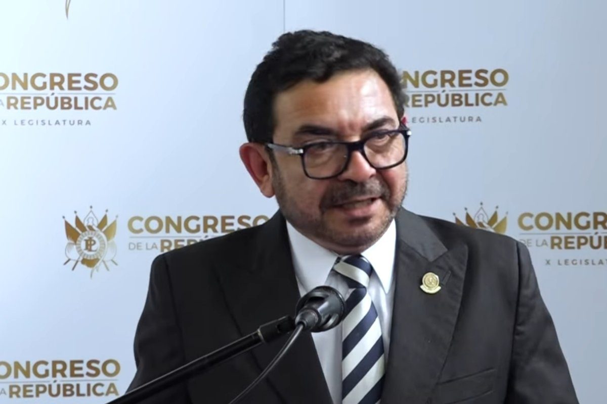 Viva expulsa a diputado y pide relevo en Junta Directiva