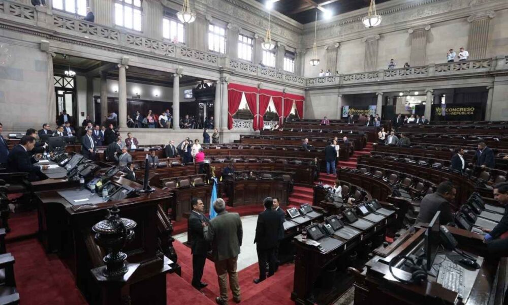 Congreso mantiene propuesta de aumento salarial para diputados en presupuesto 2026