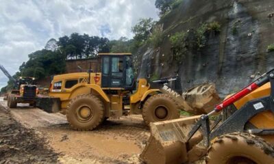 Derrumbe en km 24 de Carretera a El Salvador cuarto día de trabajos y zona de riesgo hasta el km 25.5