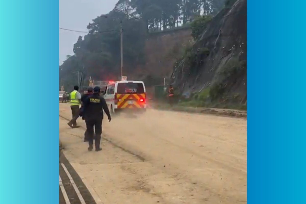Nuevo derrumbe en ruta a El Salvador deja a dos rescatistas del Ejército heridos
