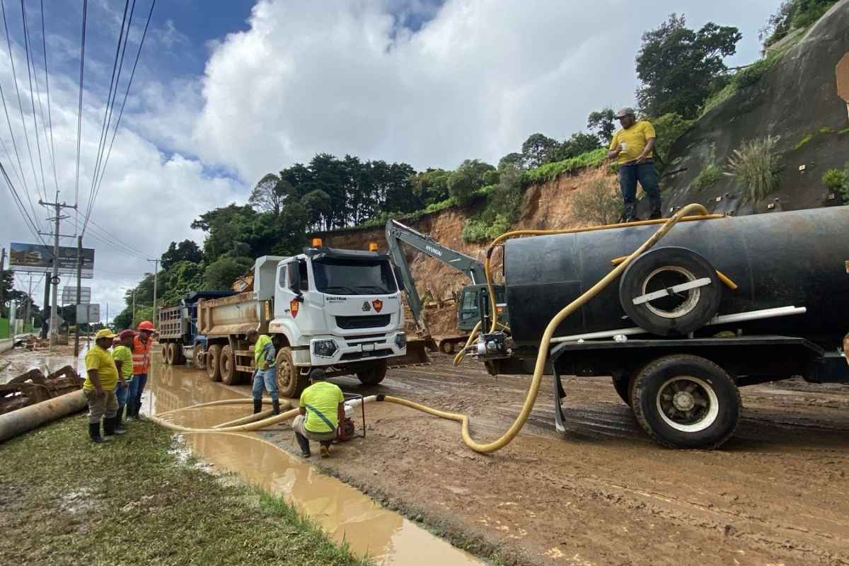 Suspenden búsqueda en derrumbe del km 24 ruta a El Salvador por riesgo de nuevos desprendimientos