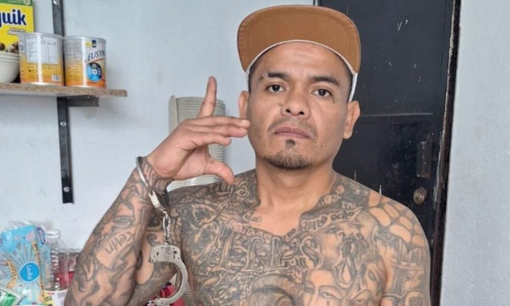 Capturan a “Shaka” y “El Tazy”, presuntos miembros del Barrio 18, en Santa Catarina Pinula