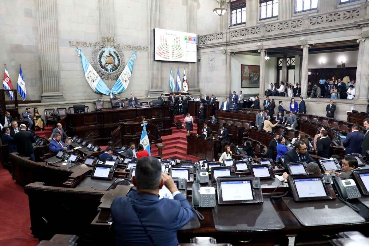 Diputados ratifican presupuesto 2026 que mantiene salario de Q66 mil y gastos adicionales