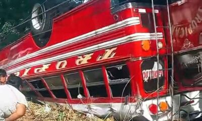 Muere piloto y 16 heridos deja vuelco de bus extraurbano en carretera al Pacífico