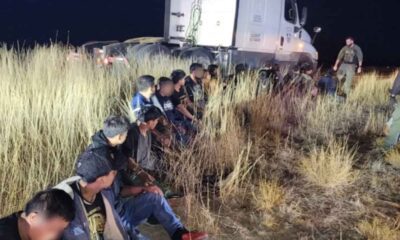 Detectan a 23 migrantes ocultos en la cabina de un camión en Texas