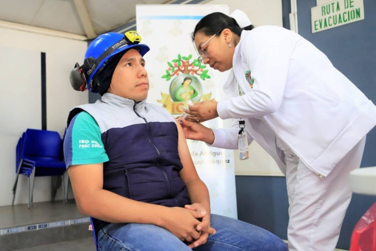 IGSS insta a la población a vacunarse contra la influenza ante incremento de enfermedades respiratorias