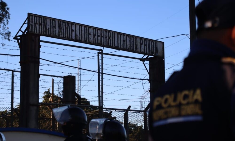 Operativo en la Granja de Rehabilitación Pavón descubre caleta con bebidas alcohólicas, dispositivos ilegales y equipo de comunicación