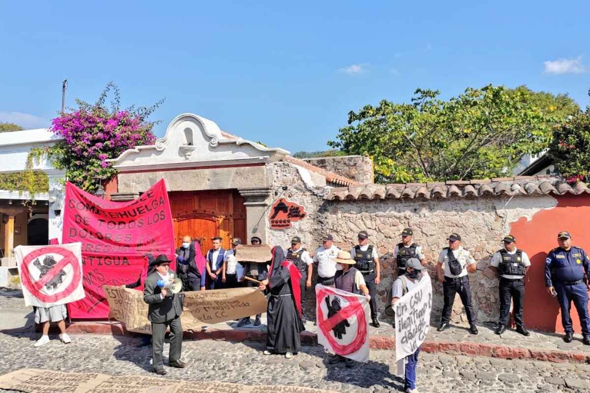 Elección de magistrados de la CC 2026-2031 CSU de la Usac sesiona en Antigua Guatemala en medio de protestas y señalamientos
