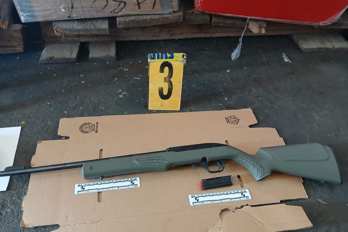 Localizan armas ocultas en furgón de encomiendas en Santo Tomás de Castilla
