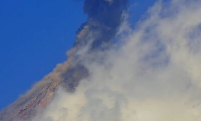 Sacatepéquez activa alerta anaranjada por 15 explosiones por hora del volcán de Fuego